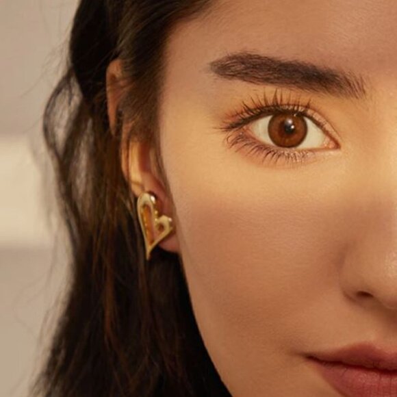 ❤️ Gold Plated Stamped Ear Posts Heart Stud Earrings - Picture 2 of 4